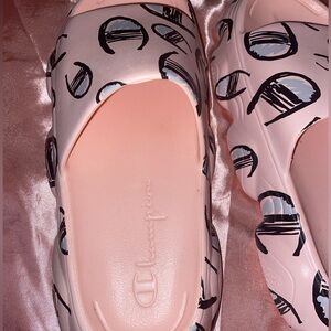 NEW Light Pink Champion slides, Women’s size 9      BRAND NEW!!!